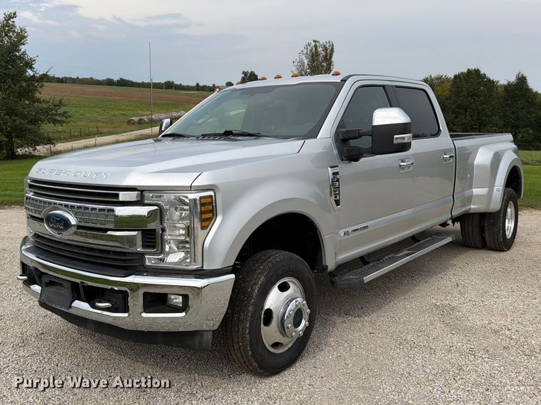 2019 Ford F350 Super Duty Crew Cab pickup truck