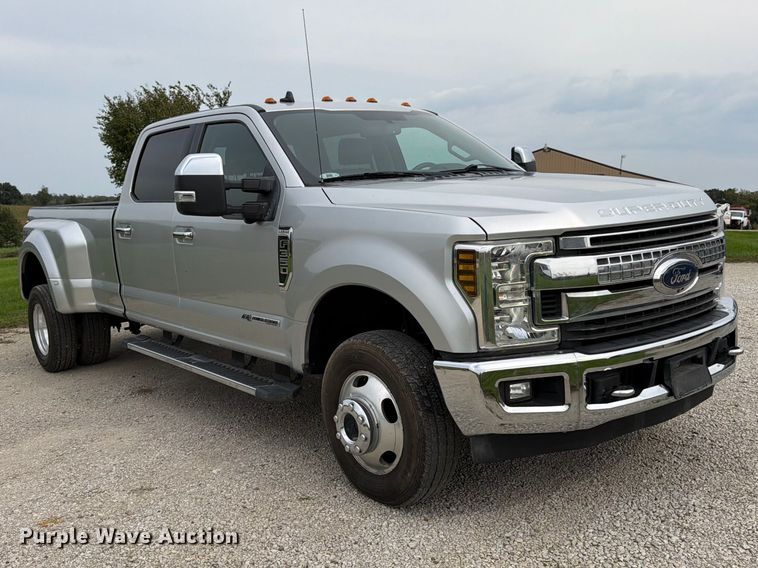 image for item DT3006 2019 Ford F350 Super Duty Crew Cab pickup truck