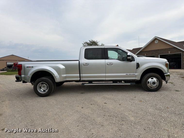 image for item DT3006 2019 Ford F350 Super Duty Crew Cab pickup truck