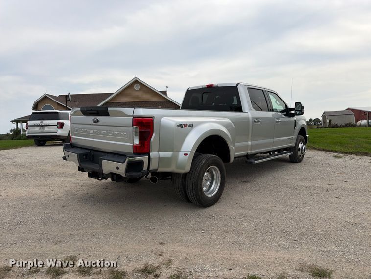 image for item DT3006 2019 Ford F350 Super Duty Crew Cab pickup truck