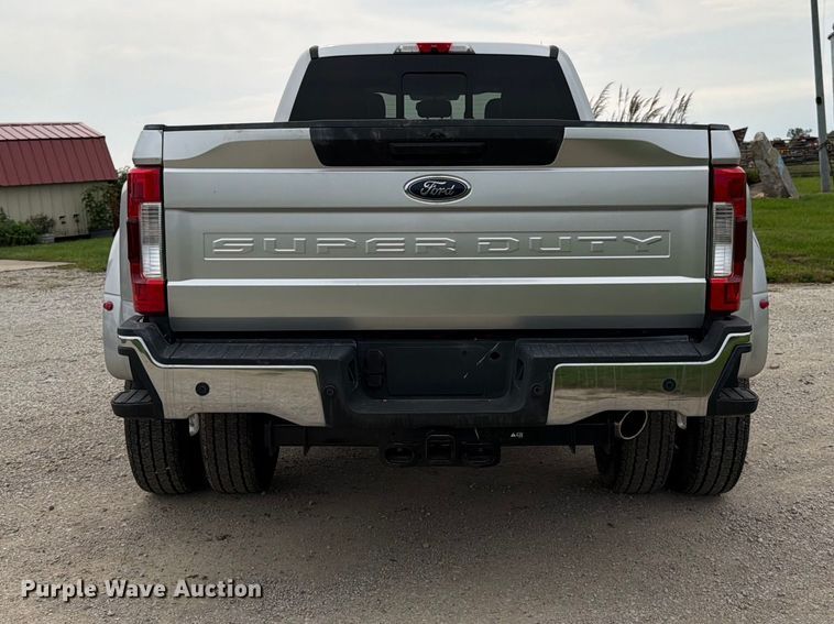 image for item DT3006 2019 Ford F350 Super Duty Crew Cab pickup truck