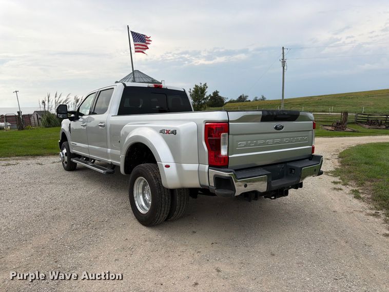 image for item DT3006 2019 Ford F350 Super Duty Crew Cab pickup truck