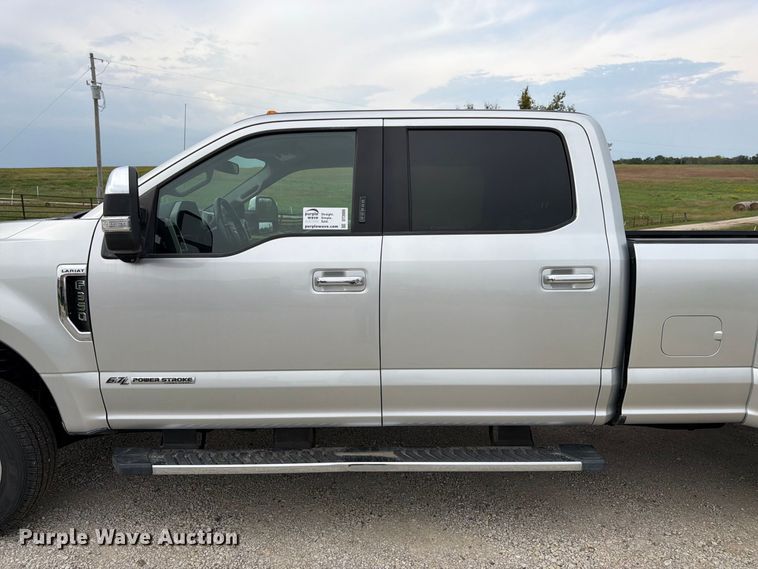 image for item DT3006 2019 Ford F350 Super Duty Crew Cab pickup truck