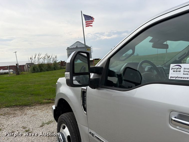 image for item DT3006 2019 Ford F350 Super Duty Crew Cab pickup truck