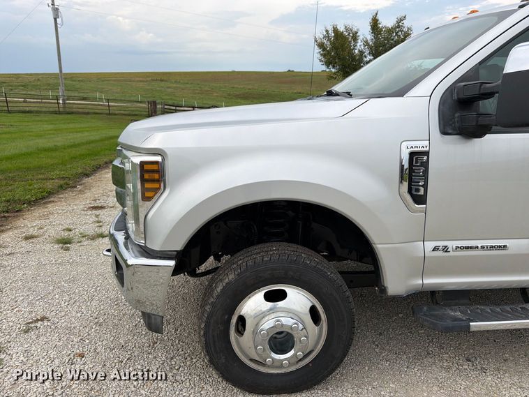 image for item DT3006 2019 Ford F350 Super Duty Crew Cab pickup truck