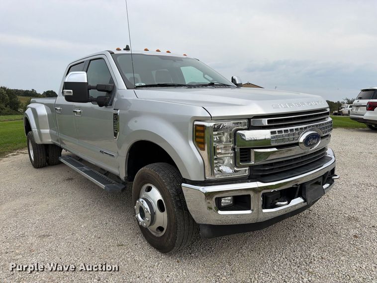 image for item DT3006 2019 Ford F350 Super Duty Crew Cab pickup truck