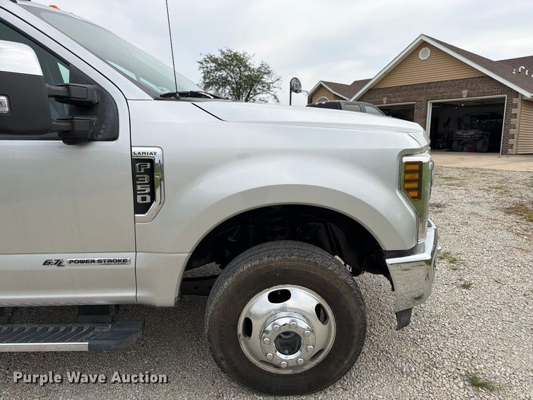 image for item DT3006 2019 Ford F350 Super Duty Crew Cab pickup truck