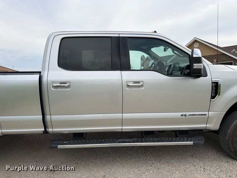 image for item DT3006 2019 Ford F350 Super Duty Crew Cab pickup truck