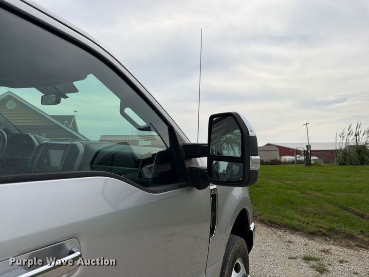 image for item DT3006 2019 Ford F350 Super Duty Crew Cab pickup truck