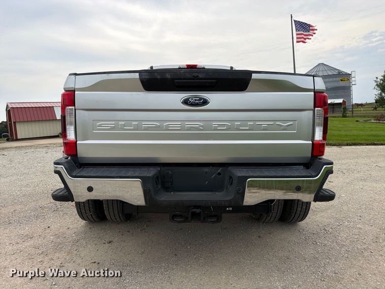 image for item DT3006 2019 Ford F350 Super Duty Crew Cab pickup truck