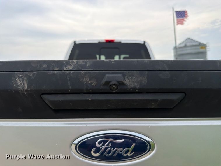 image for item DT3006 2019 Ford F350 Super Duty Crew Cab pickup truck