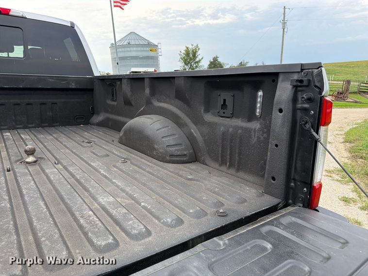 image for item DT3006 2019 Ford F350 Super Duty Crew Cab pickup truck