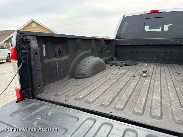 image for item DT3006 2019 Ford F350 Super Duty Crew Cab pickup truck