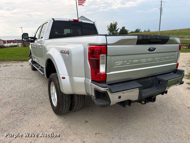 image for item DT3006 2019 Ford F350 Super Duty Crew Cab pickup truck