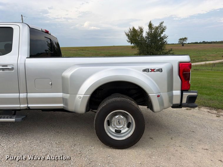 image for item DT3006 2019 Ford F350 Super Duty Crew Cab pickup truck