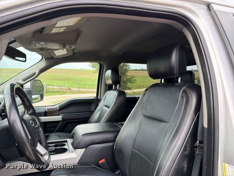 image for item DT3006 2019 Ford F350 Super Duty Crew Cab pickup truck