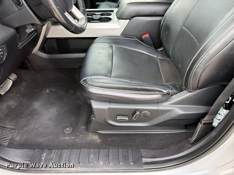 image for item DT3006 2019 Ford F350 Super Duty Crew Cab pickup truck
