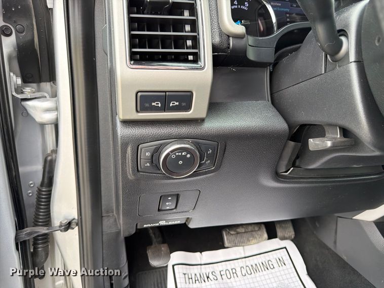 image for item DT3006 2019 Ford F350 Super Duty Crew Cab pickup truck