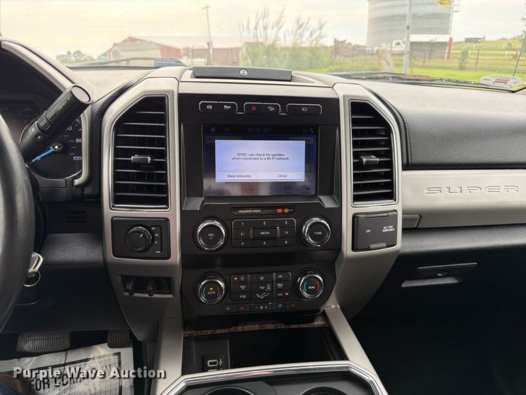 image for item DT3006 2019 Ford F350 Super Duty Crew Cab pickup truck