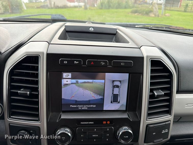 image for item DT3006 2019 Ford F350 Super Duty Crew Cab pickup truck