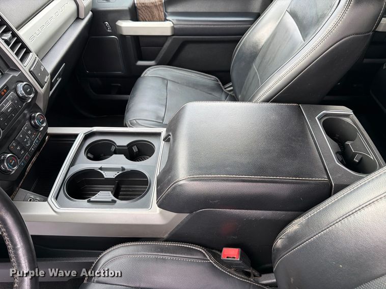 image for item DT3006 2019 Ford F350 Super Duty Crew Cab pickup truck