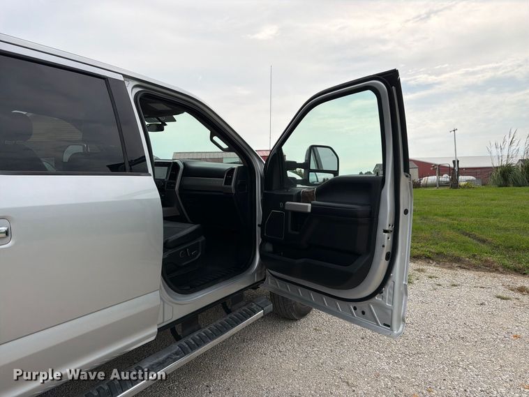 image for item DT3006 2019 Ford F350 Super Duty Crew Cab pickup truck