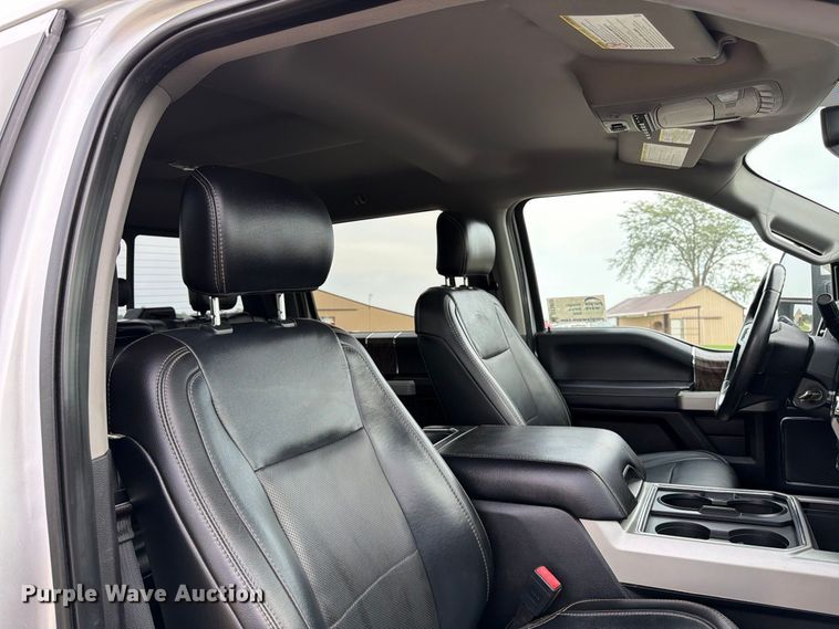 image for item DT3006 2019 Ford F350 Super Duty Crew Cab pickup truck