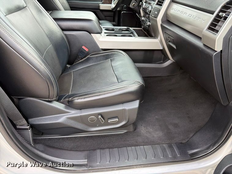 image for item DT3006 2019 Ford F350 Super Duty Crew Cab pickup truck