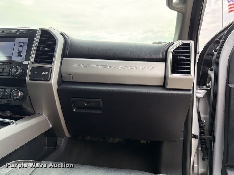 image for item DT3006 2019 Ford F350 Super Duty Crew Cab pickup truck