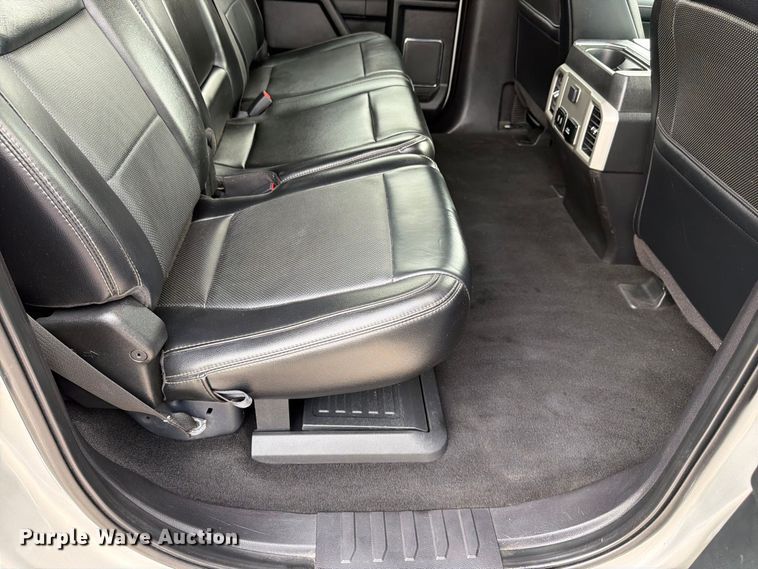 image for item DT3006 2019 Ford F350 Super Duty Crew Cab pickup truck
