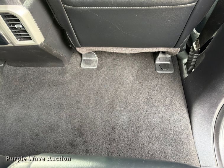 image for item DT3006 2019 Ford F350 Super Duty Crew Cab pickup truck