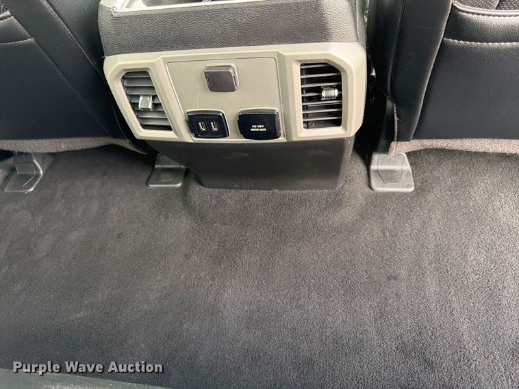 image for item DT3006 2019 Ford F350 Super Duty Crew Cab pickup truck