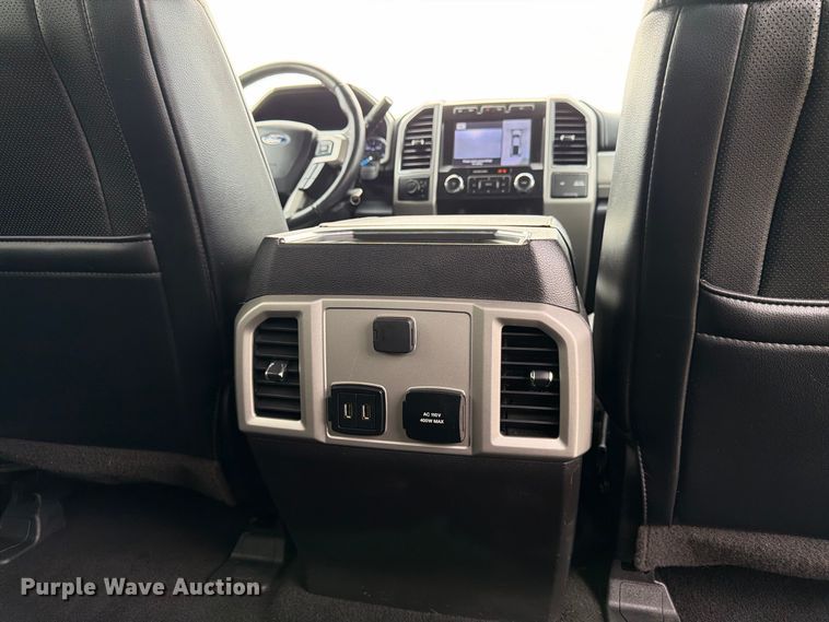 image for item DT3006 2019 Ford F350 Super Duty Crew Cab pickup truck