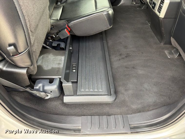 image for item DT3006 2019 Ford F350 Super Duty Crew Cab pickup truck