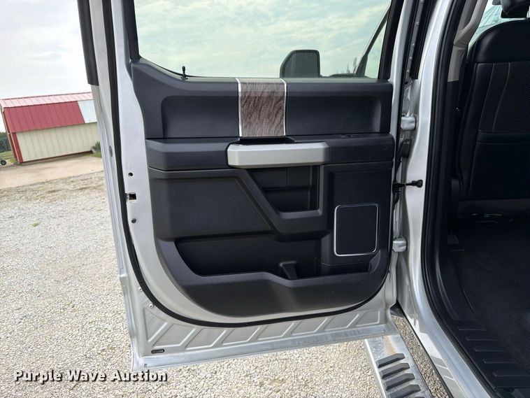 image for item DT3006 2019 Ford F350 Super Duty Crew Cab pickup truck