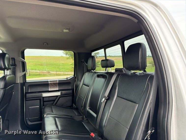 image for item DT3006 2019 Ford F350 Super Duty Crew Cab pickup truck
