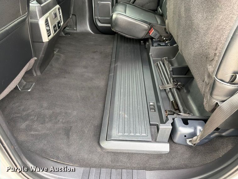 image for item DT3006 2019 Ford F350 Super Duty Crew Cab pickup truck