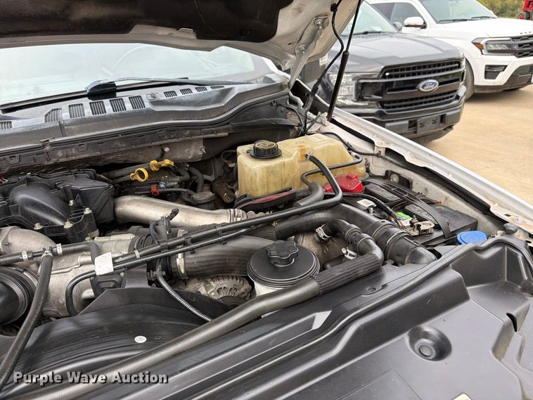 image for item DT3006 2019 Ford F350 Super Duty Crew Cab pickup truck