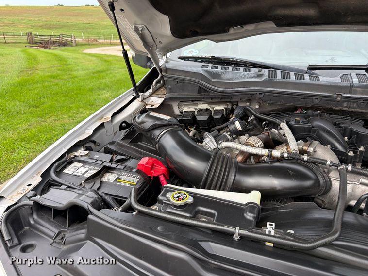 image for item DT3006 2019 Ford F350 Super Duty Crew Cab pickup truck