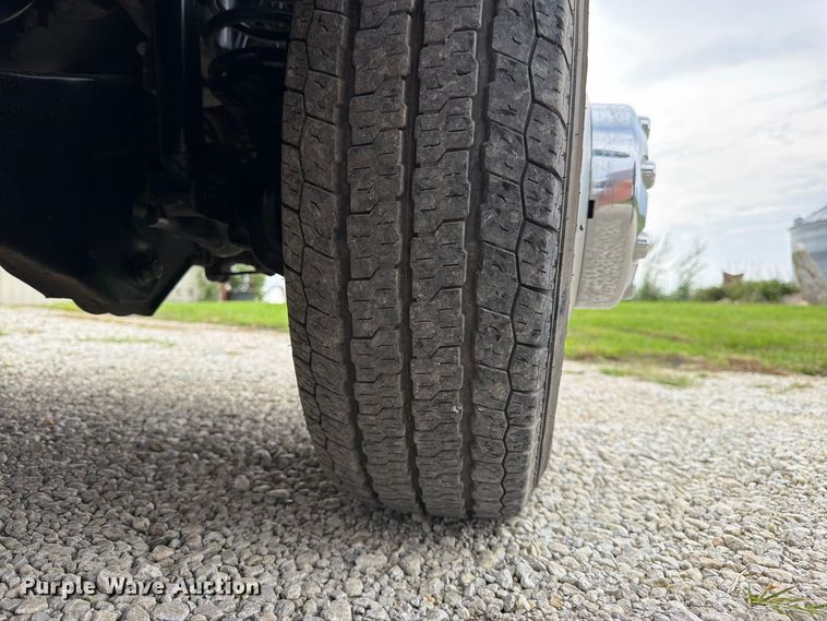 image for item DT3006 2019 Ford F350 Super Duty Crew Cab pickup truck