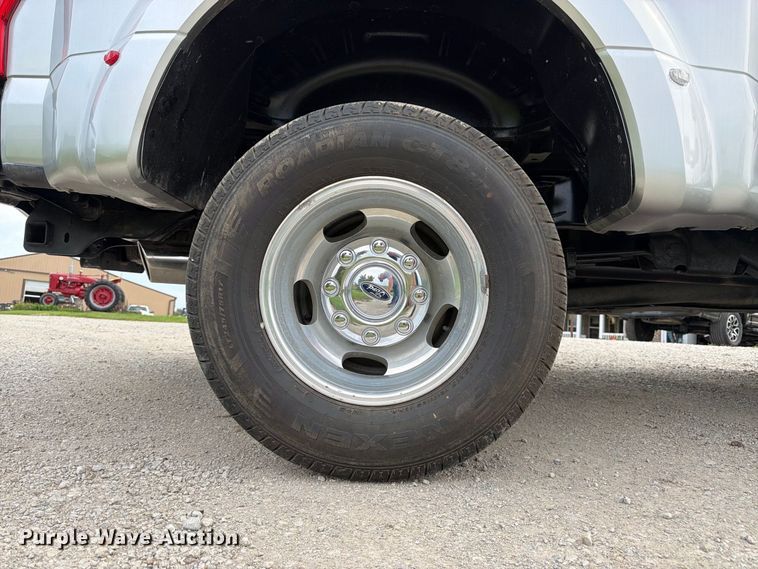 image for item DT3006 2019 Ford F350 Super Duty Crew Cab pickup truck