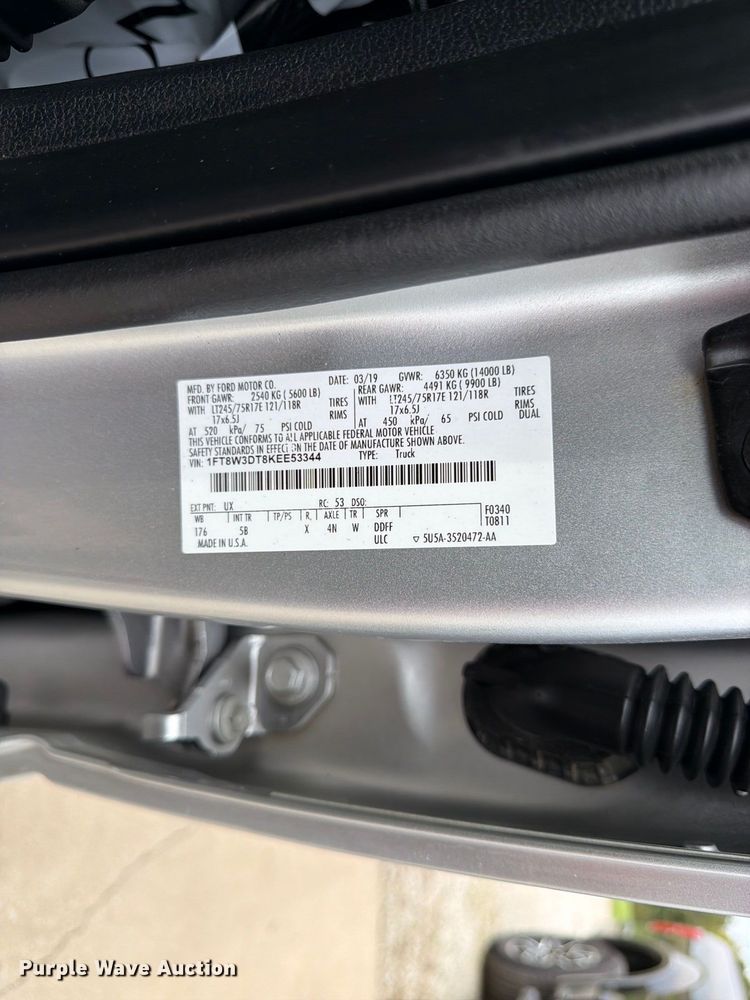image for item DT3006 2019 Ford F350 Super Duty Crew Cab pickup truck