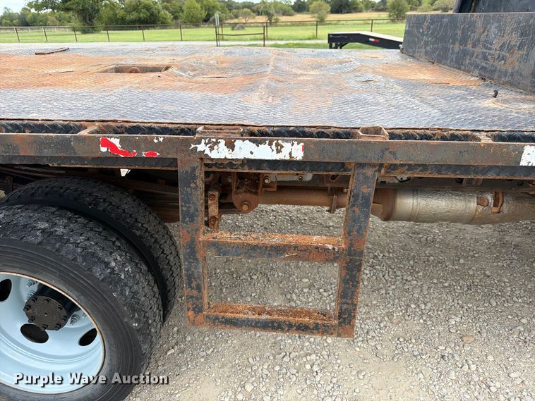 image for item DU3138 2016 Ford F550 Super Duty flatbed truck