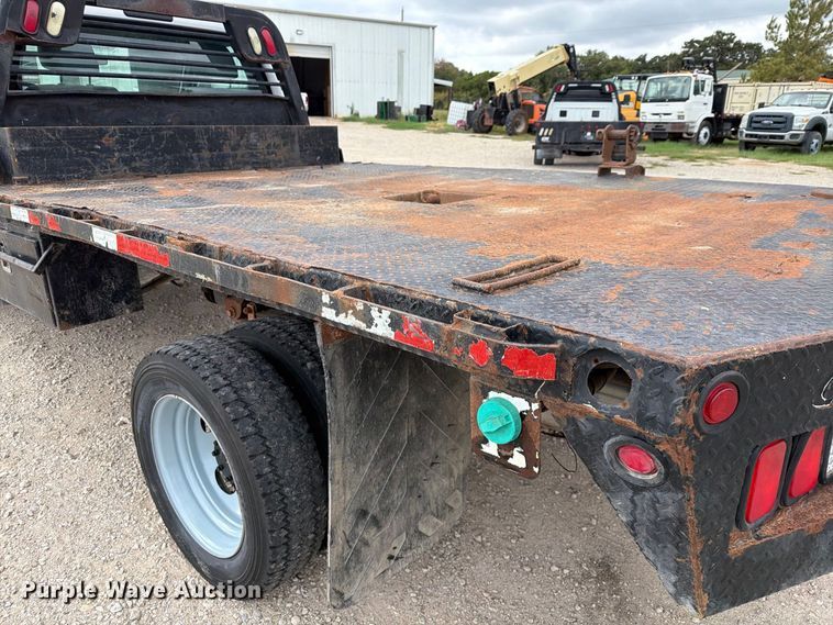 image for item DU3138 2016 Ford F550 Super Duty flatbed truck
