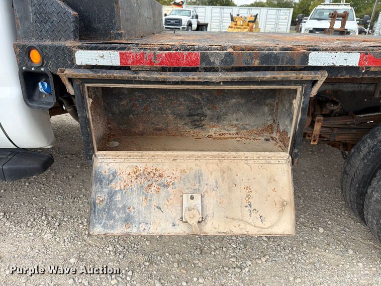 image for item DU3138 2016 Ford F550 Super Duty flatbed truck
