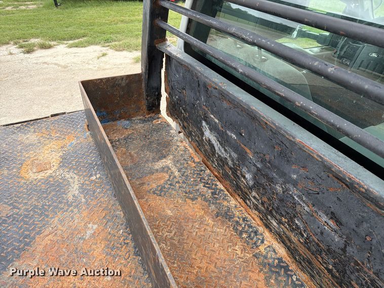 image for item DU3138 2016 Ford F550 Super Duty flatbed truck