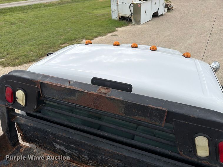 image for item DU3138 2016 Ford F550 Super Duty flatbed truck