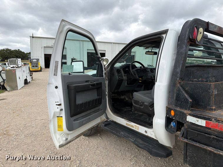 image for item DU3138 2016 Ford F550 Super Duty flatbed truck