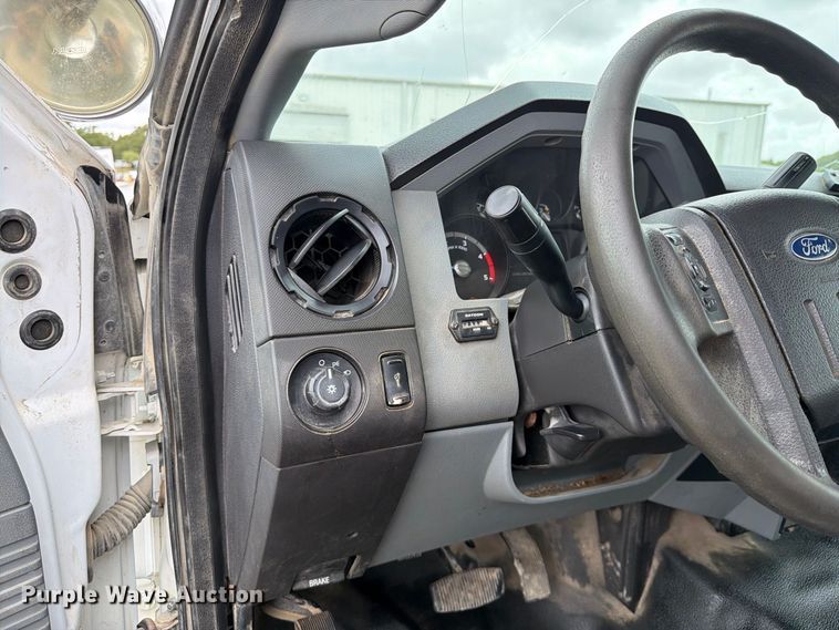 image for item DU3138 2016 Ford F550 Super Duty flatbed truck