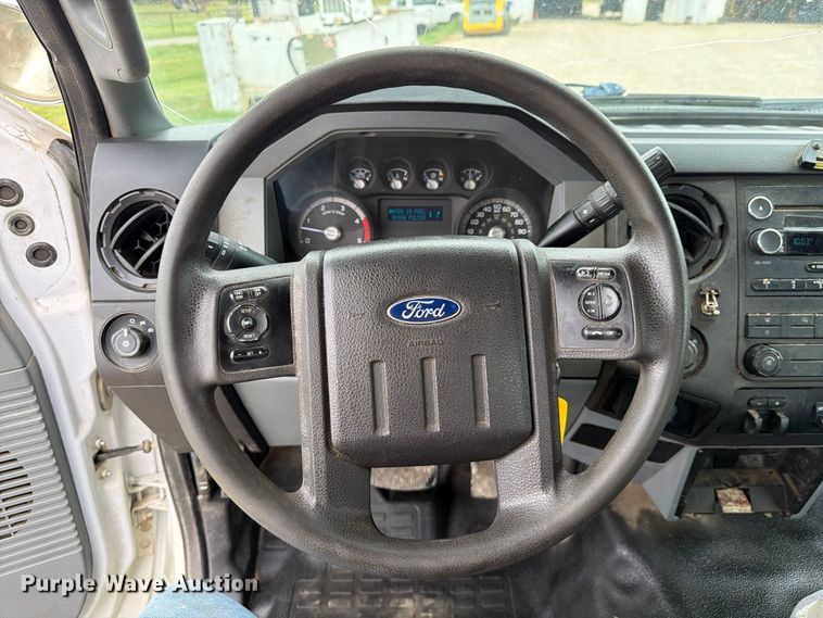 image for item DU3138 2016 Ford F550 Super Duty flatbed truck